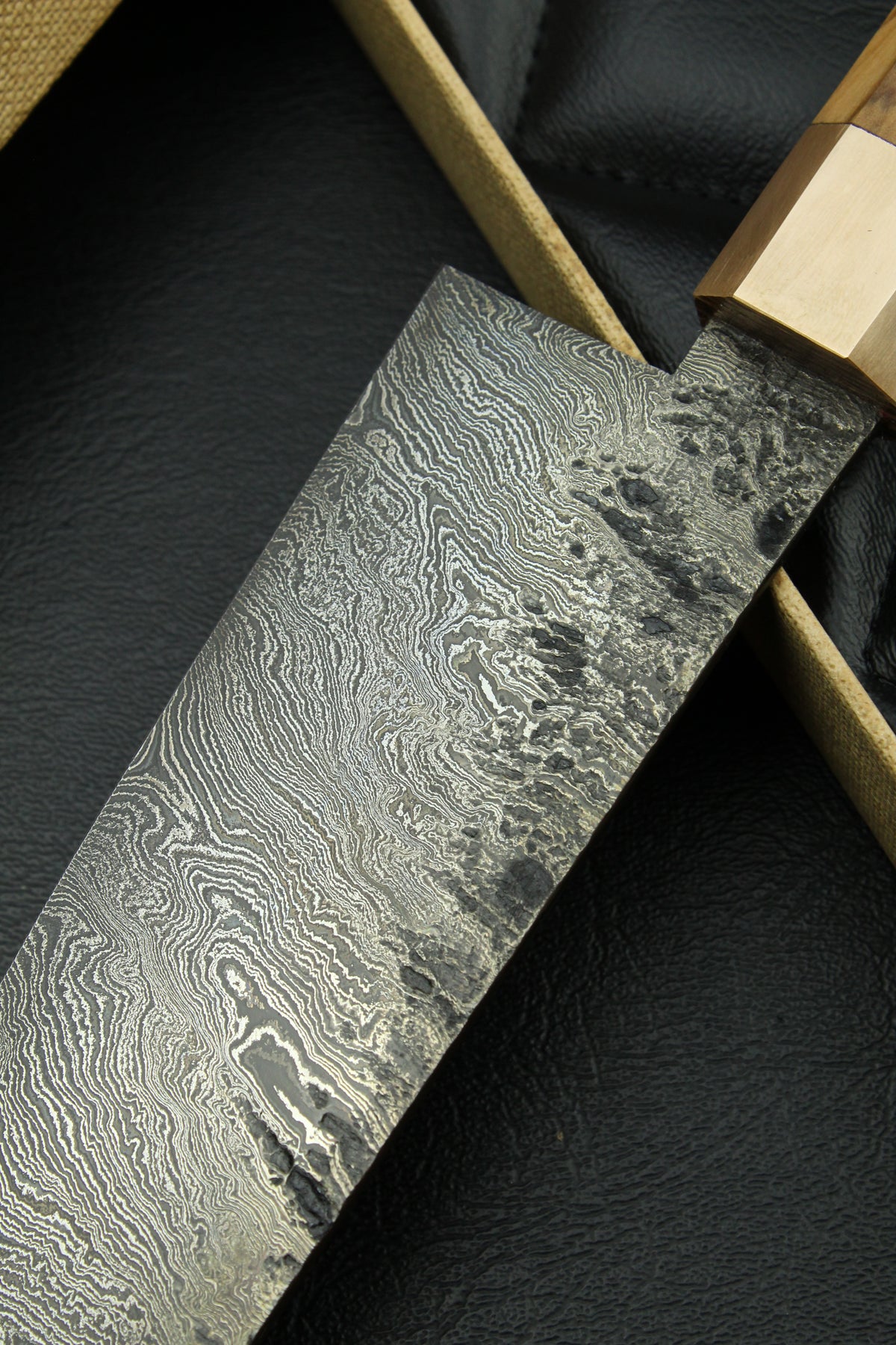 Damast-Santoku 215, achteckiger Griff, 2,3