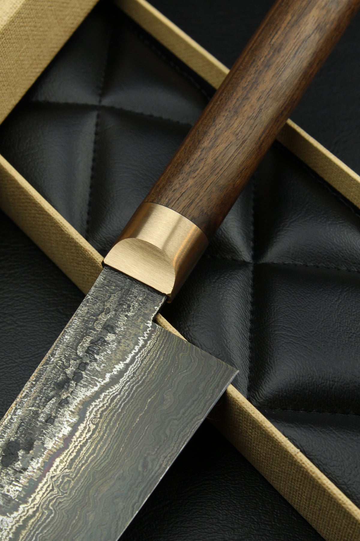 Damast-Santoku 320L, deutsche Walnuss