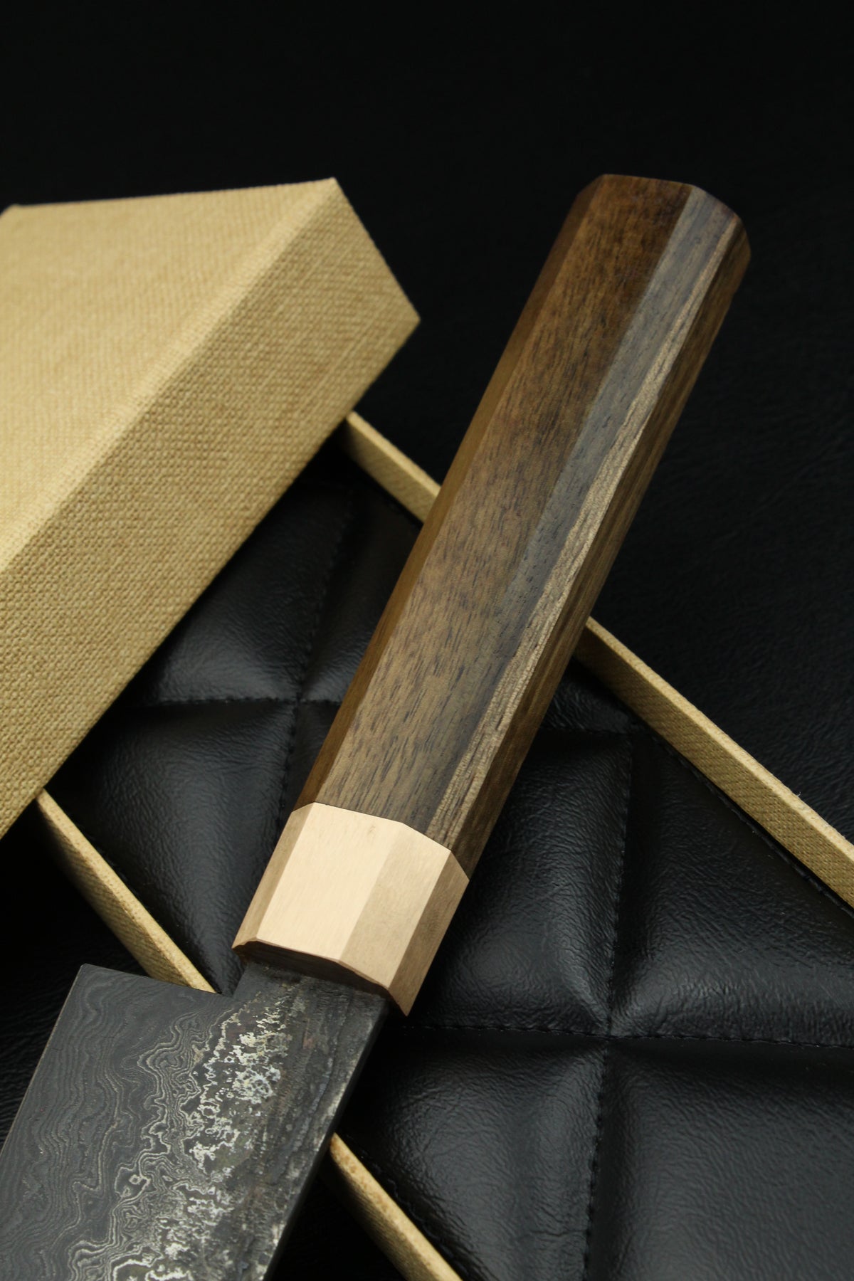 Damaszener Gyuto-Messer 320L Walnuss Achteck