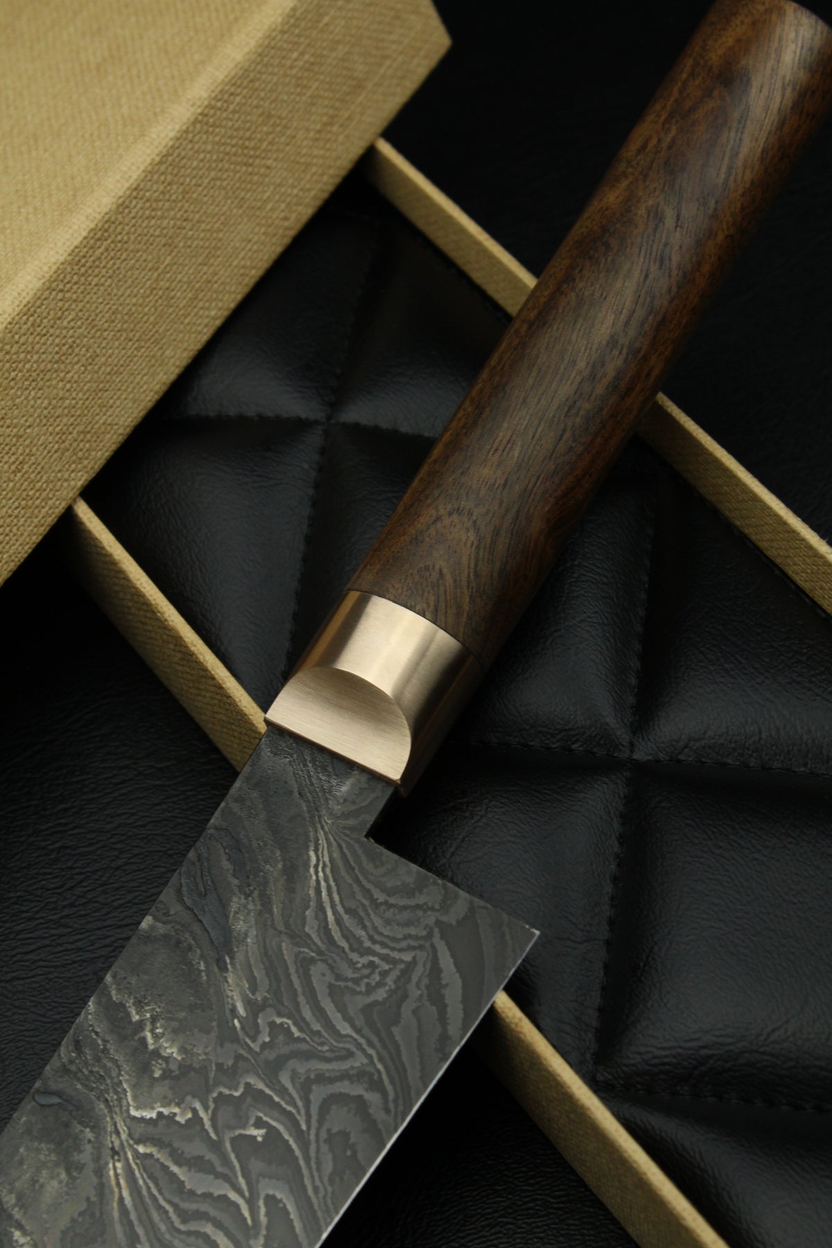 Damast-Santoku HK-Torsion schwarze Patina