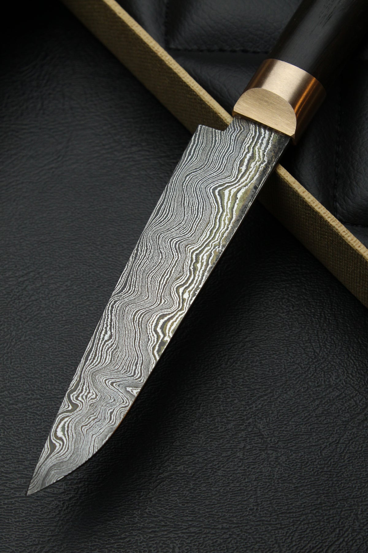 Kleines Allzweckmesser aus Torf-Eiche, oval, 320L