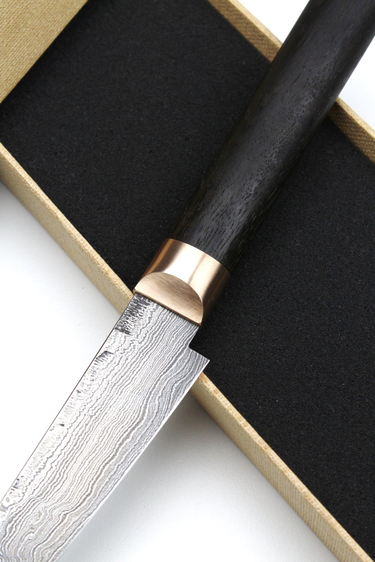 Petty Mooreichenholz Oval Damast